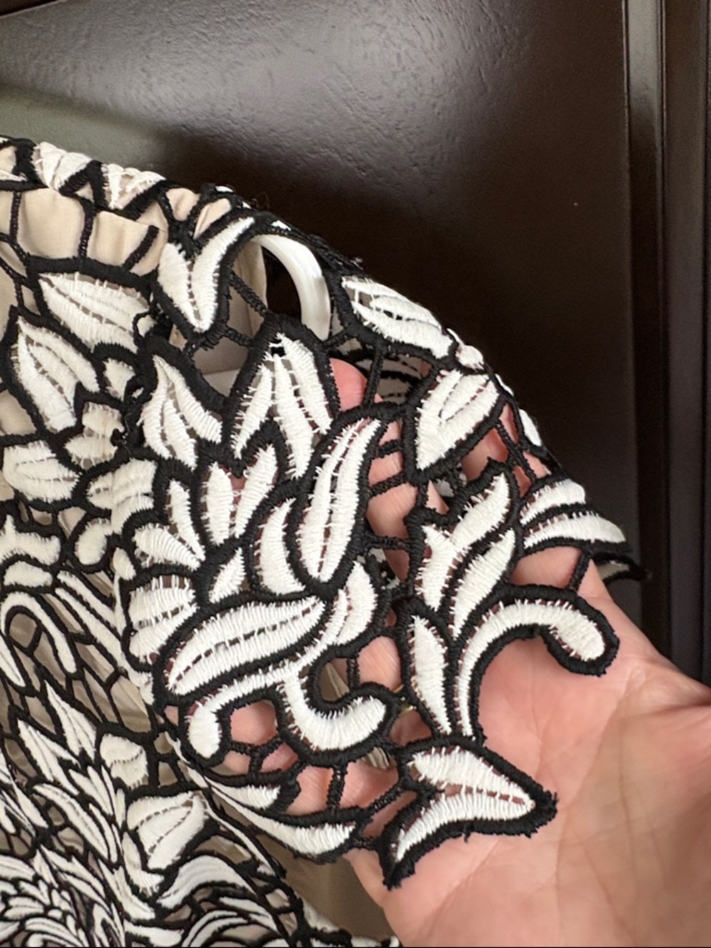EUC Alice + Olivia Lace Overlay Top Size Small - Picture 3 of 8